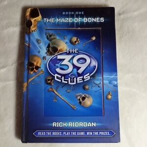 Scholastic's The 39 Clues: The Maze of Bones - Vibrant Blue Cover